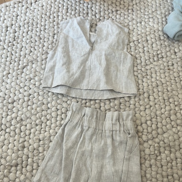 Adorable Girls 2T Reformation Linen Set - Picture 2 of 2
